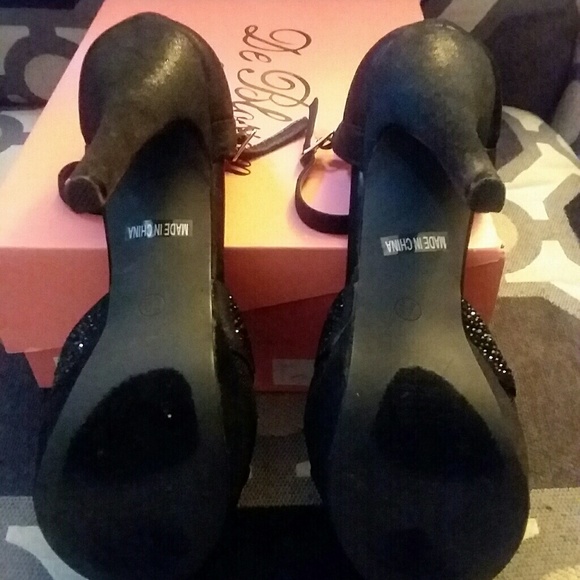 Black high heels - Picture 5 of 7